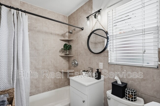 Building Photo - 2604 Juan St