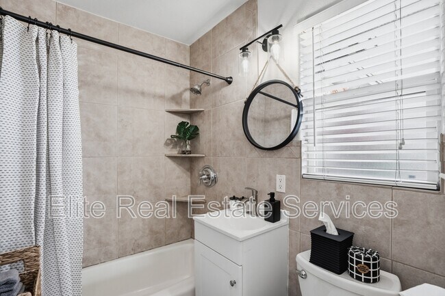 Building Photo - 2606 Juan St