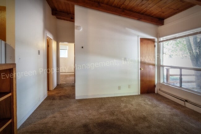 Building Photo - 701 Parker St