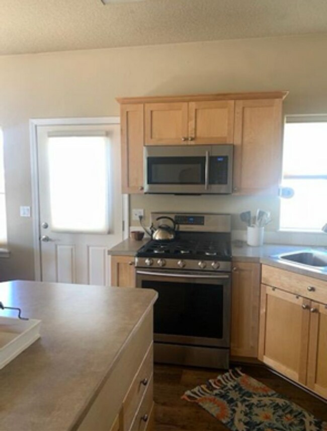 Building Photo - 61097 Larkspur Loop