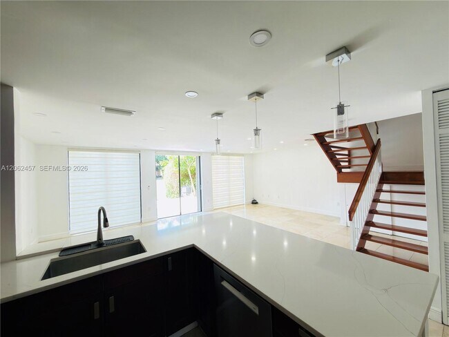 Building Photo - 3957 Adra Ave