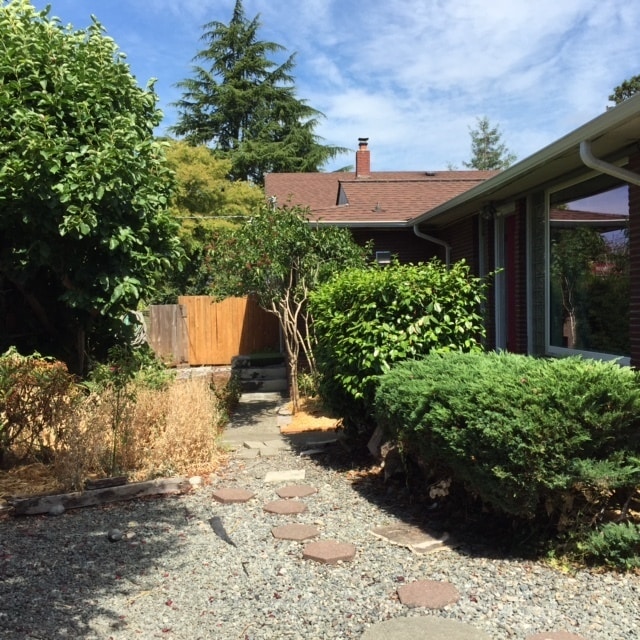 Building Photo - Greenwood Duplex