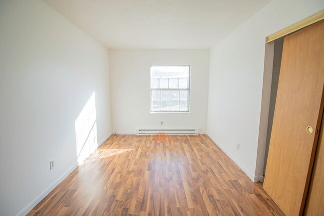 Building Photo - 3 BR HOME ON SOUTHSIDE