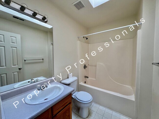 Building Photo - Townhouse in Silt for Rent