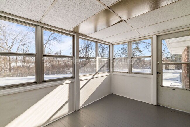 Building Photo - 9604 Colony Dr