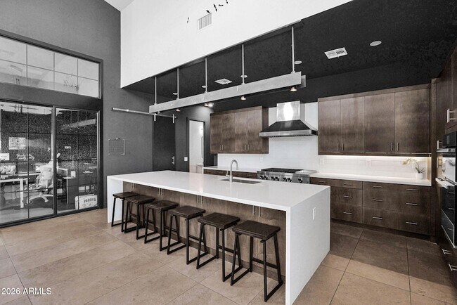 Building Photo - 8430 S 10th Ln