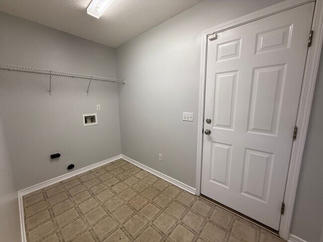 Building Photo - 4902 Chads Cir