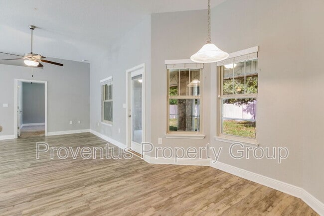 Building Photo - 3111 Hickory St