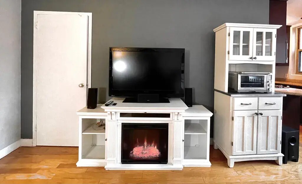 Living Area - 1121 Arlington Blvd