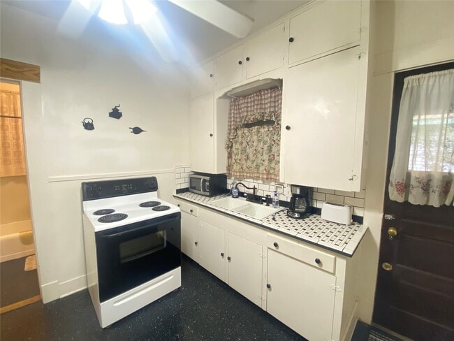 Building Photo - 2528 Avenue Q 1/2 Ave