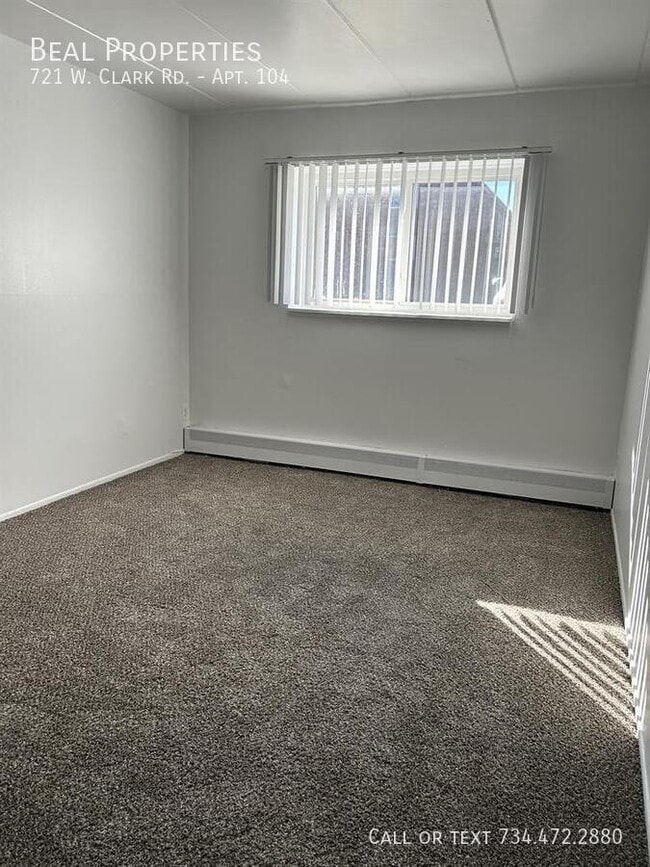 Building Photo - 721 W Clark Rd