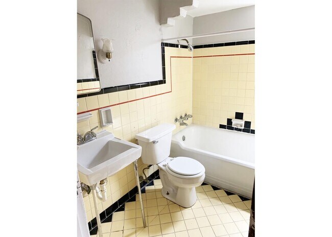 Building Photo - 950 Ludlow Ave