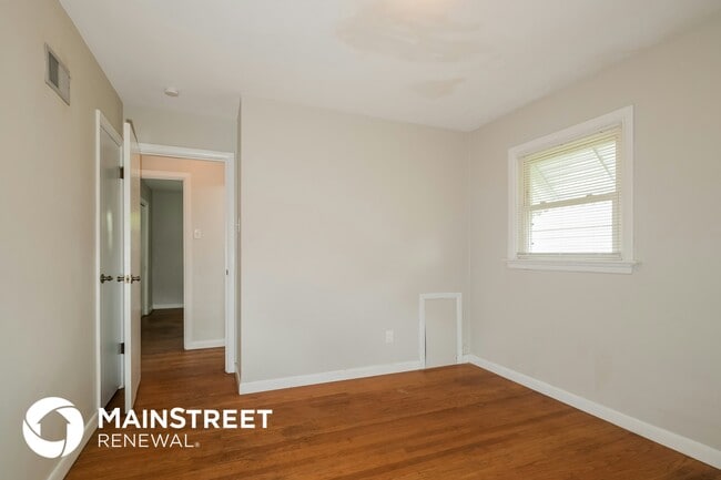 Building Photo - 670 Florland Dr
