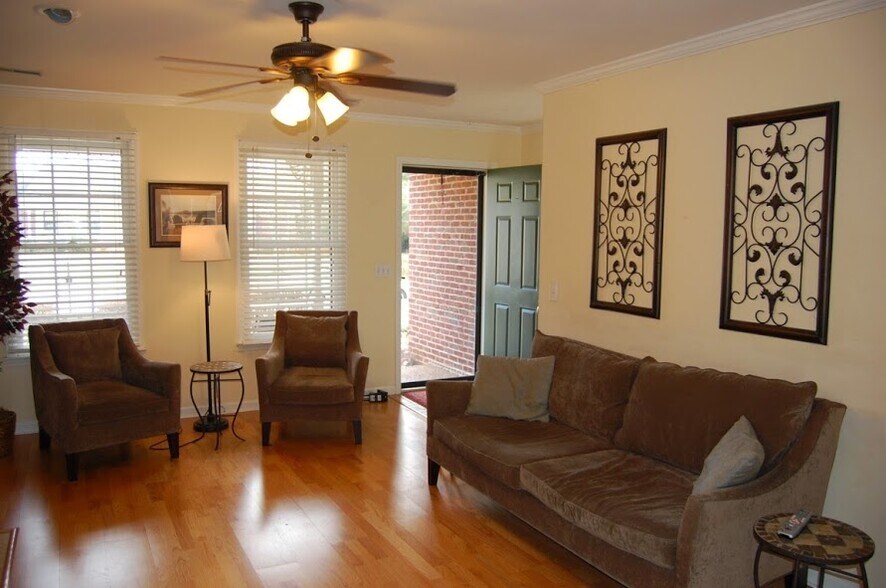 Building Photo - 1400 Kinnard Dr