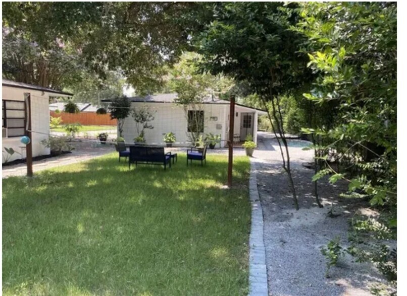 Community firepit1 - 512 Paulding Ave