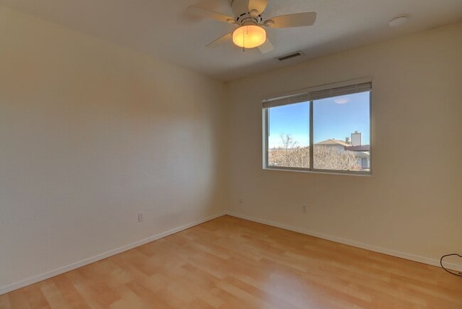 Building Photo - 2 bed 2 bath Condo in Montana Terraces