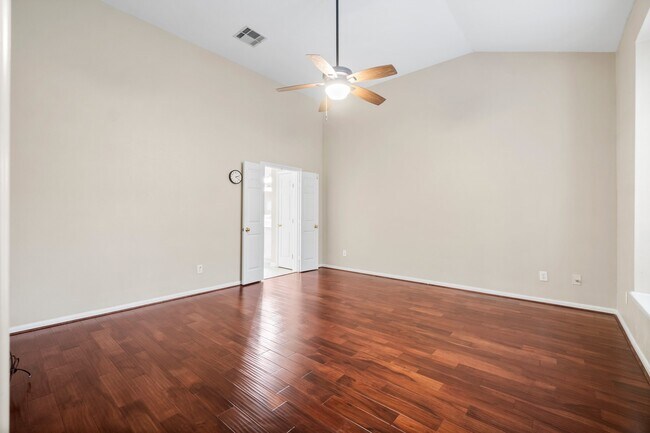Building Photo - 83 Terraglen Dr