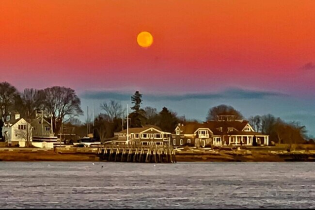 Building Photo - 8 Jones Ave