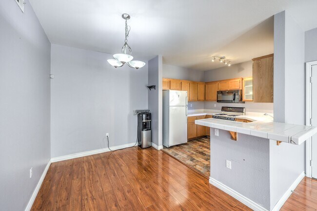 Building Photo - 1830 N Buffalo Dr