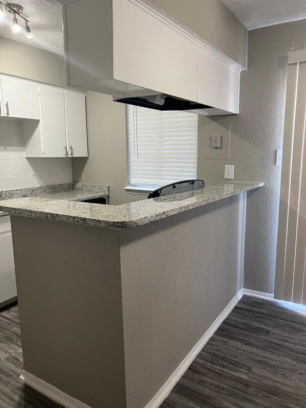 Building Photo - 3203 W Walnut Hill Ln