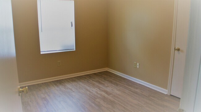 Building Photo - A Great Starter Home for rent Just For YOU!