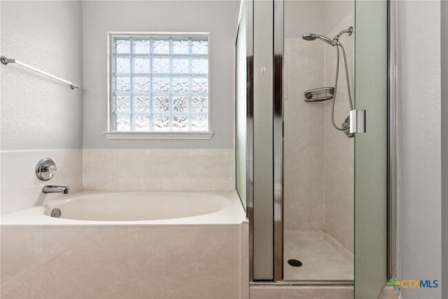 Building Photo - 2002 Isabelle Dr