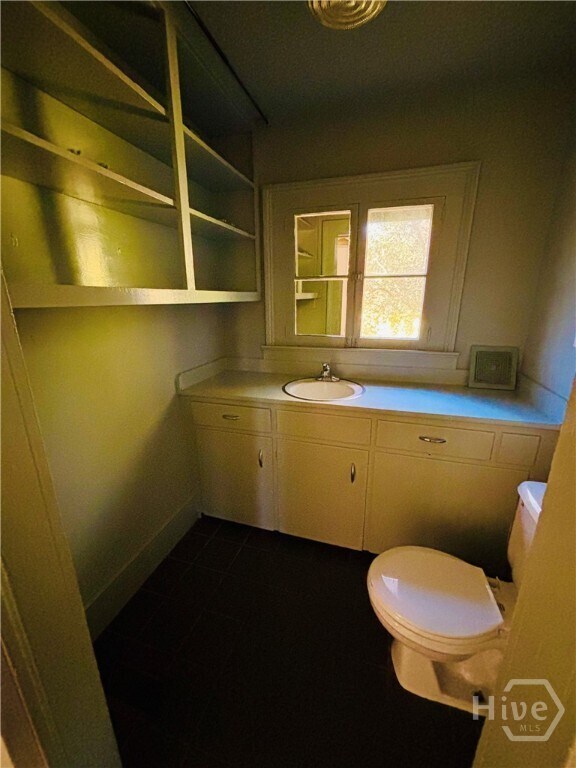 Building Photo - 75 Arch St