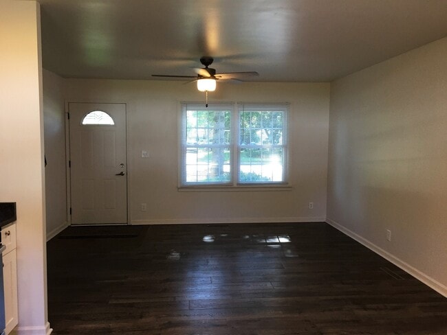 Building Photo - BEAUTIFUL RANCH HOME