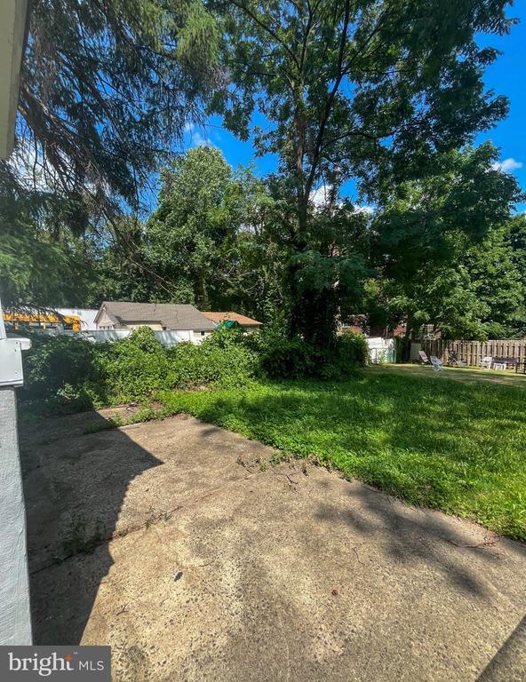 Building Photo - 208 Maple Ave