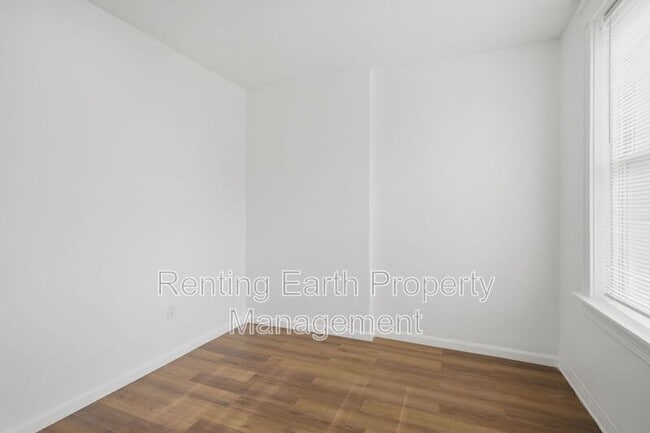 Building Photo - 3127 Clay Ave