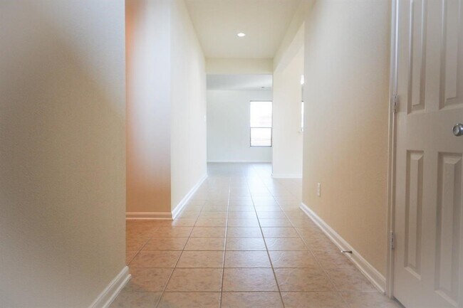 Building Photo - 4426 S Vineyard Mdw Ln