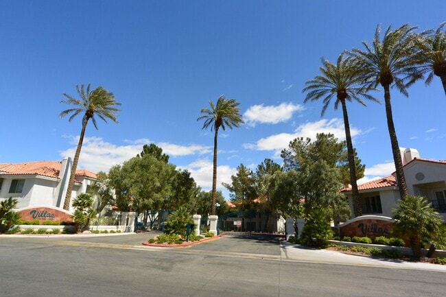 Building Photo - 1st Floor Condo in Guard Gated Painted Desert 2 bed/ 2 bath