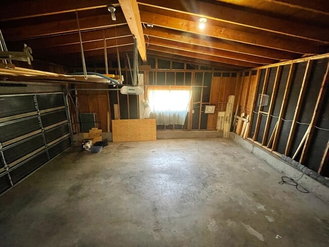 Building Photo - Great 5 Bed/3 Bath home in Orem