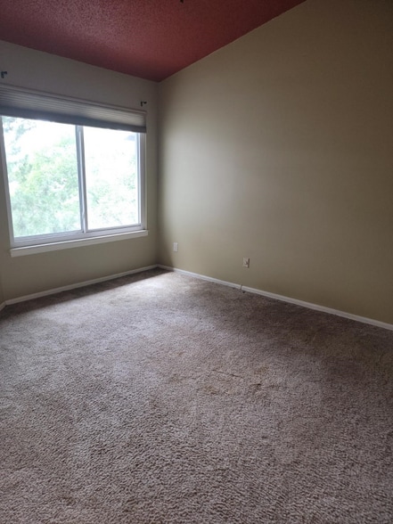 Building Photo - 1074 Acapulco Ct