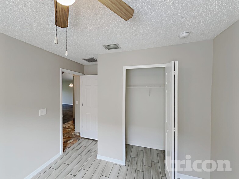 Building Photo - 533 Scarlet Maple Ct