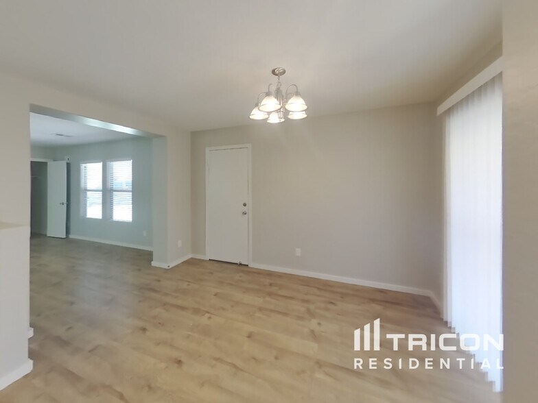 Building Photo - 4809 N 108th Ave