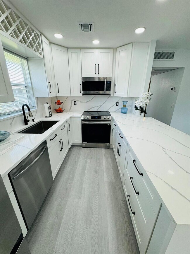 Building Photo - 364 Flanders Dr