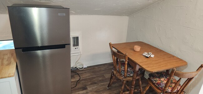 Building Photo - 110 Betsy Ross Pl