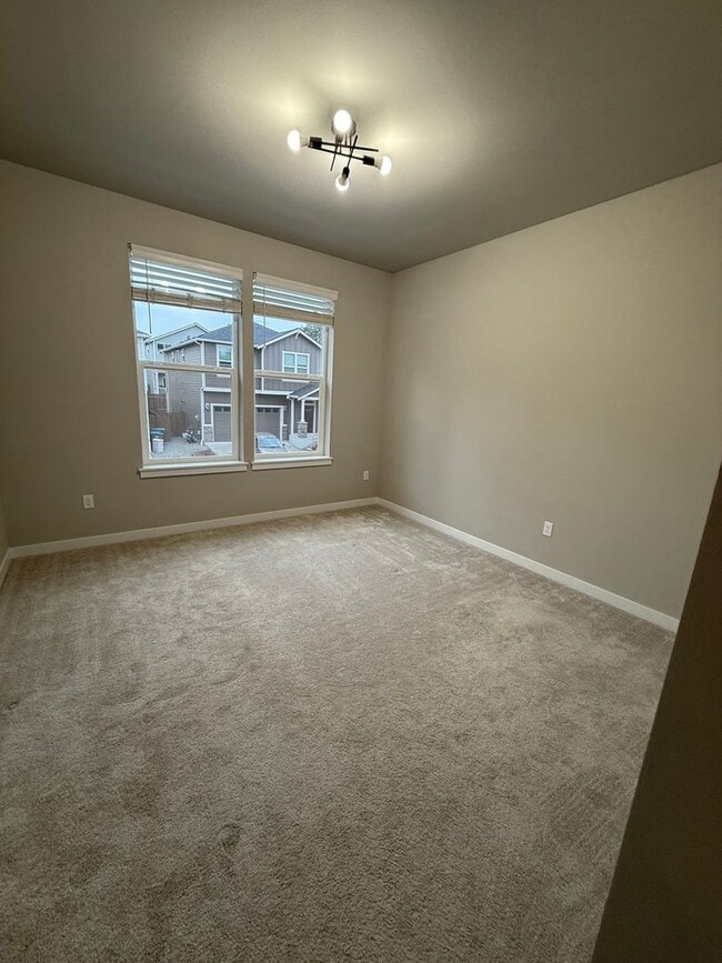 Building Photo - Home in Central Kitsap
