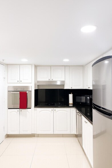 Building Photo - 3801 S Ocean Dr