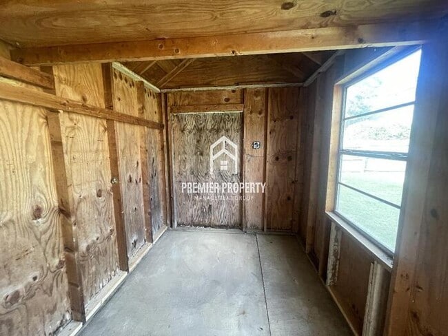 Building Photo - 1585 Wood Farms Dr