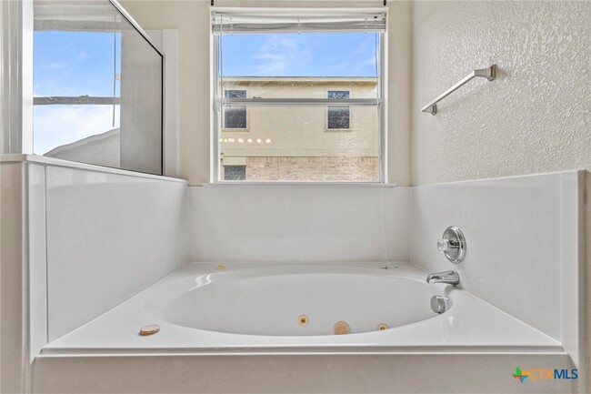 Building Photo - 5206 Oster Dr