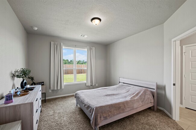 Building Photo - 428 Shoreview Dr