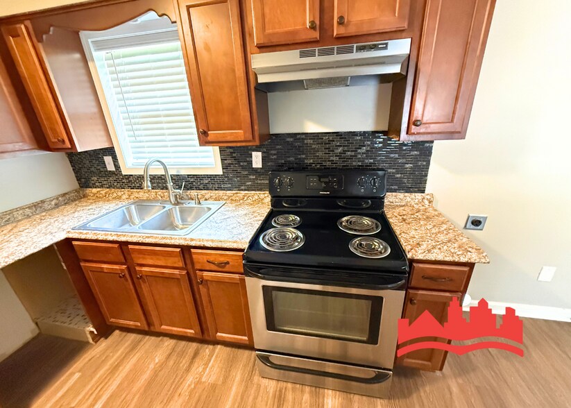 Building Photo - Fully Renovated 3BR/1BA Home