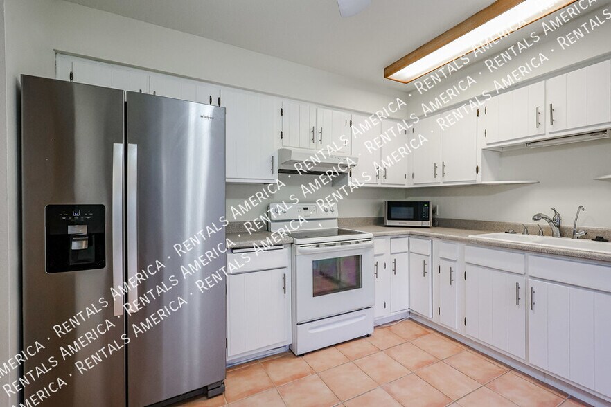 Building Photo - 6626 N Majorca Ln W
