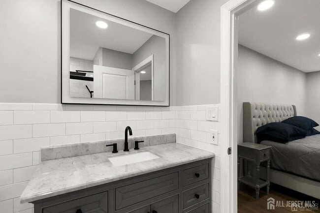 Building Photo - 1111 Harbour Club Dr