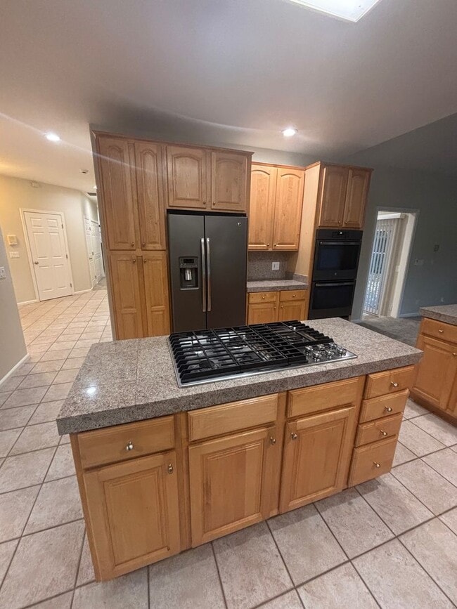 Building Photo - Single level 3 bedroom 2 bathroom Rincon Valley Home with A/C