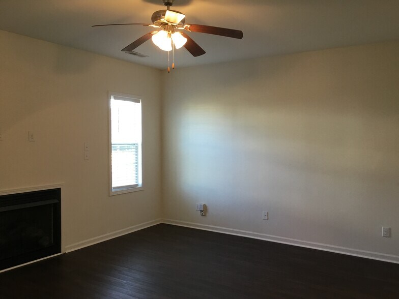 Building Photo - 2321 King Malcolm Ln