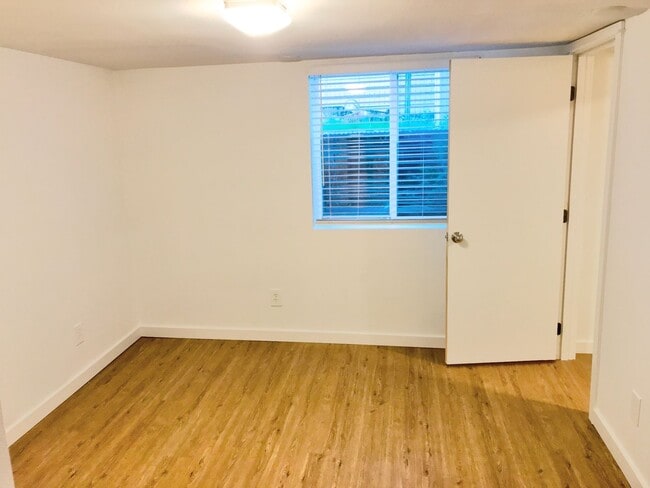 Building Photo - LAIRG01