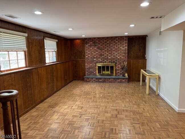 Building Photo - 76 Cider Mill Rd